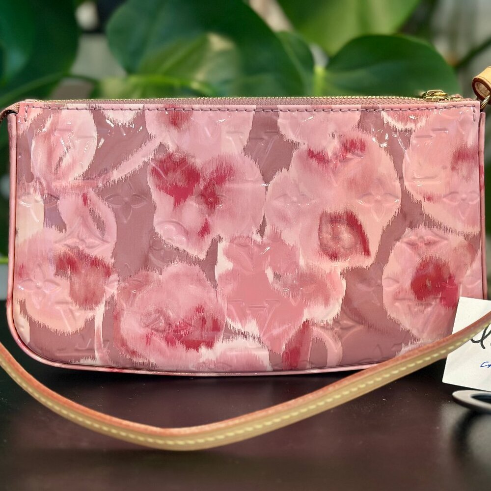 Louis Vuitton Vernis Ikat Pochette Accessoire Wristlet- pink!